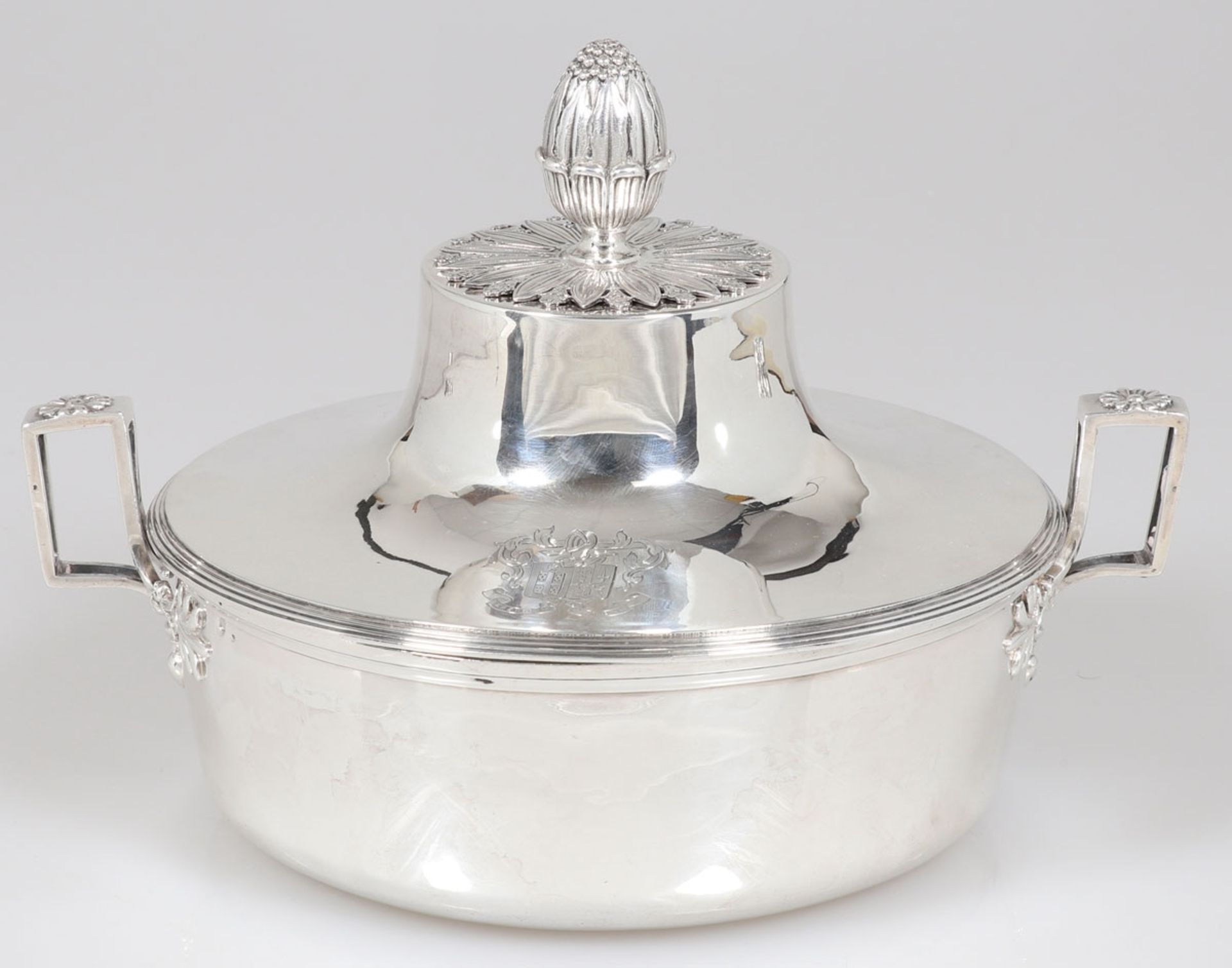 Seltene DeckelterrineJean Baptiste Claude Odiot/Paris/Frankreich, um 1800. 950er Silber. Punz