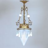 Gründerzeit Deckenlampe Um 1870/90. Messing. Opalglas. H. 76 cm. D. 30 cm. Best.
