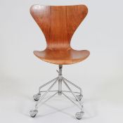 Mid Century Drehstuhl Fritz Hansen/Dänemark. Entwurf: Arne Jacobsen. Teak. Schichtholz. Hers