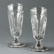 2 Absinthgläser Frankreich, Ende 19. Jahrhundert. Farbloses Glas, in Form geblasen. Abriss.
