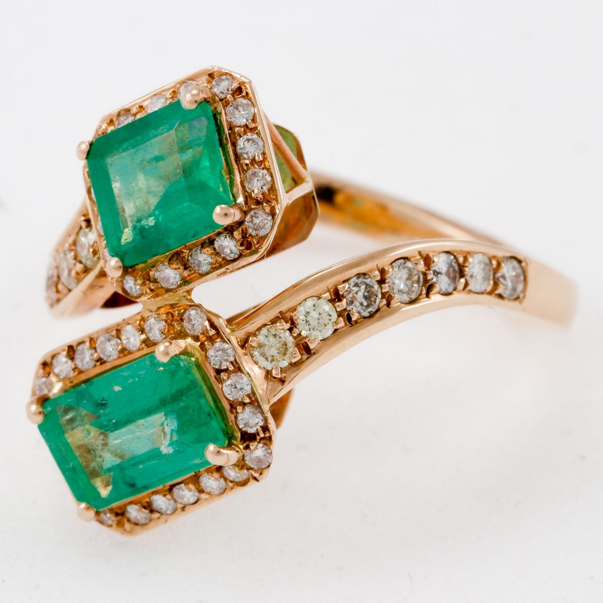 Toi-et-Moi Ring mit Smaragden und Brillanten 585/- Roségold, gestemp. Gewicht: 6,3 g. 2 Smar - Image 2 of 2