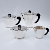 4tlg. Art Deco Kaffee- und Teeservice Um 1910. Versilbert. Punzen: Herst.-Marken. 1 Kaffeekan