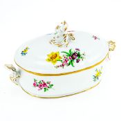 Ovale Deckelterrine Staatliche Porzellan Manufaktur, Meissen 1986. - Blume 3 (060110) - Porze