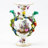 Balustervase mit Schilfbündeln, plastischen Blüten und Blättern sowie Erdbeeren Meissen, u