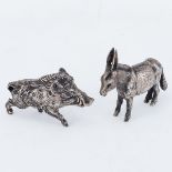 1 Wildschwein und 1 Esel Silber. Ohne Punzen. Gew.: 92 g. 1 Wildschwein 4 x 6,5 x 2 cm. 1 Ese