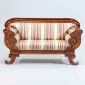 Biedermeier Sofa Norddeutschland, 1820. Mahagoni. 99,5 x 180 x 68 cm. Rest.bed. Auf vier ausg