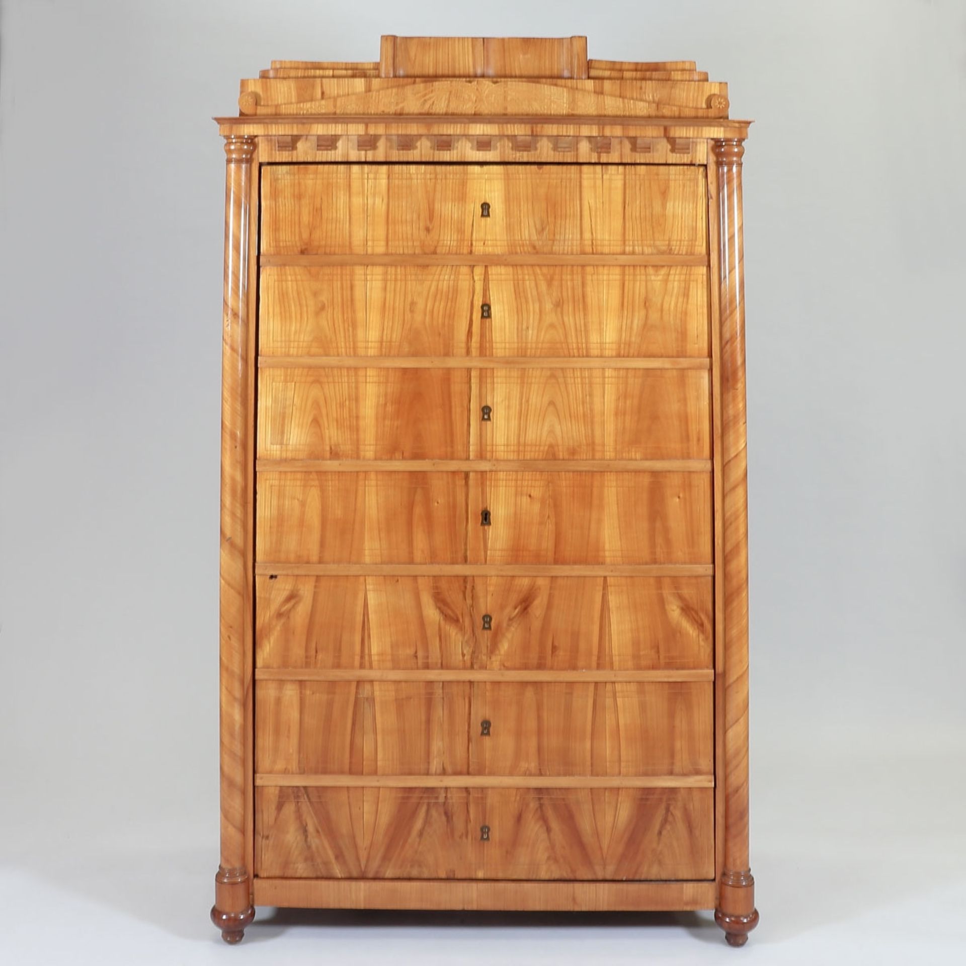 Biedermeier Kleiderschrank Deutschland, um 1830/40. Kirsche. Obstholz. 179,5 x 107 x 53 cm. R