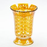 Vase auf Fuß Beyermann & Co., Haida, Glasraffinerie um 1905/1910. - Geometrische Muster - Fa