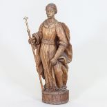 Bildschnitzer des 17./18. Jahrhunderts - Heiligenfigur mit Stab - Holz. Plastisch geschnitzt.
