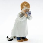 Kind, aus einer Zwiebelmustertasse trinkend Staatliche Porzellan Manufaktur, Meissen um 2002.