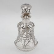 Jugendstil Karaffe mit Overlay Gorham/USA. 925er Silber. Glas. Punzen: Herst.-Marke. H. 19,5