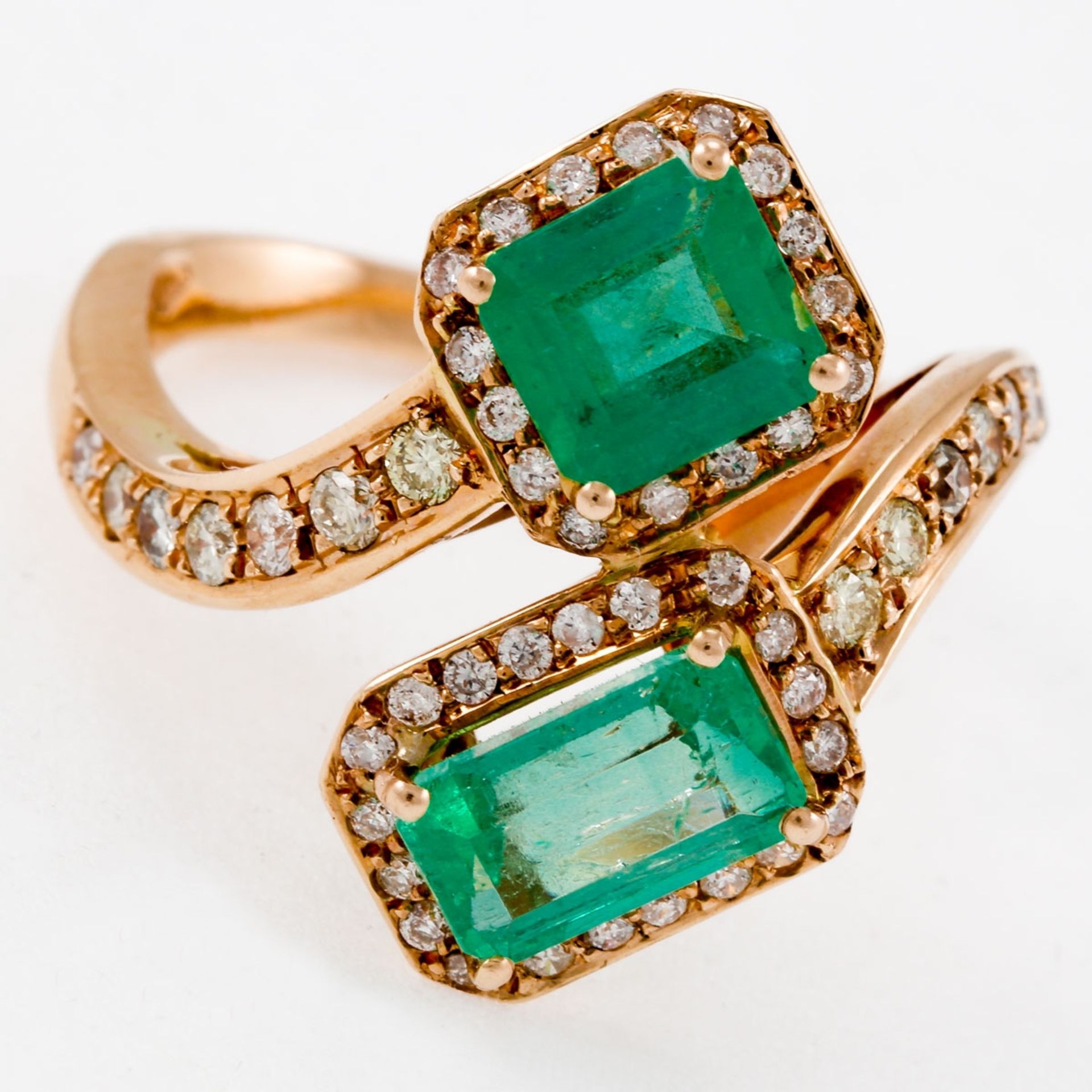 Toi-et-Moi Ring mit Smaragden und Brillanten 585/- Roségold, gestemp. Gewicht: 6,3 g. 2 Smar