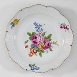 Großer Wandteller Meissen, 1760-1780. - Osier: Blumenbukett - Porzellan, weiß, glasiert. Po