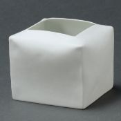 Quadratische Vase Rosenthal AG, Selb nach 1961. Weißporzellan, innen glasiert. Außen matt.