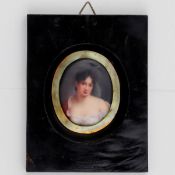 Porzellanplatte Frauenporträt Um 1900. Porzellan, weiß, glasiert. Polychrom bemalt. Ungemar