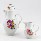 Kaffeekanne und Milchkännchen Fürstenberg, um 1765. - Gegenüberliegende Blumen - Porzellan