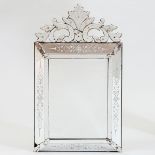 Großer Wandspiegel Murano, 20. Jh. Glas. 115 x 66 cm. Best. Reich verziert mit Blüten- und