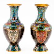 Paar Cloisonné-Vasen China, Qing-Dynastie, 19. Jahrhundert. Cloisonné. H. je 24,5 cm. D. Mündung 8