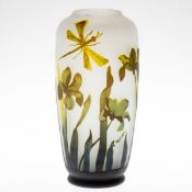 Vase Morarus. - Lilien und Insekten - Opakweißes Glas. Mit gelbem, grünem und blauem Glas