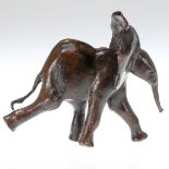 Jochen Ihle 1919 Neukölln - 1997 Burgdorf - "Stürmender junger Elefant" - Bronze. Braun pat
