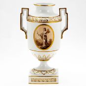 Vase mit eckigen Henkeln Fürstenberg, um 1785. - Sommer personifiziert als Göttin Ceres mit