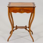 Biedermeier Nähtisch Süddeutschland, um 1840. Esche. Mahagoni. Obstholz. 76 x 58 x 46 cm. B