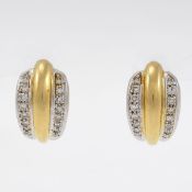 Paar Ohrclips mit Diamanten 750/- Weißgold und Gelbgold, gestemp. Gewicht: 8,1 g. Div. Diama