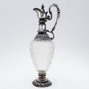 Historismus Karaffe Deutschland, um 1890. 800er Silber. Glas. H. 38,5 cm. Gew.: 1030 g (mit G