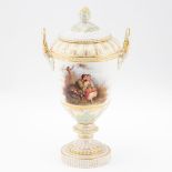 Vase mit Watteauszene und Blumenbukett sog. Weimar Vase Königliche Porzellan Manufaktur (KPM