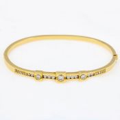 Armreif mit Brillanten 750/- Goldgold, gestemp. Gewicht: 17,2 g. 3 Brillanten zus. ca. 0,5 ct