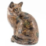 Sitzende Katze Wohl 19. Jahrhundert. Keramik. Heller Scherben. In braun, schwarz und grün be