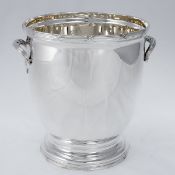Sektkühler mit Kreuzbanddekor 925er Silber. Punzen: Herst.-Marke, 925. H. 23 cm. Gew.: 1460