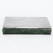 Seltene Art Deco Deckeldose Emil Brenk/Pforzheim, um 1930. 925er Silber. Nephrit. Punzen: Her