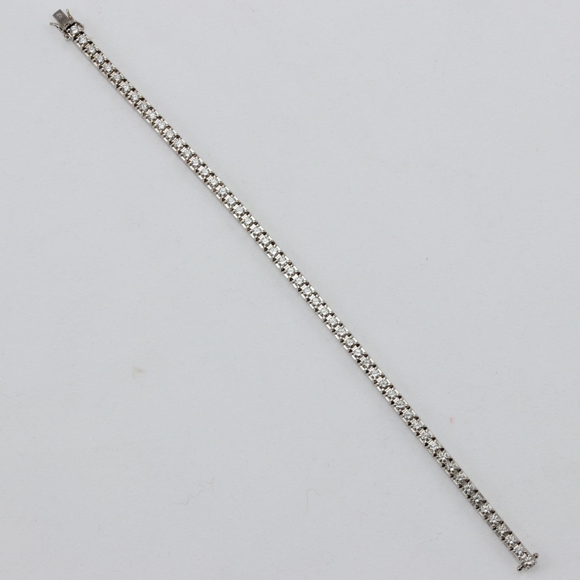 Tennisarmband - Rivière-Brillantarmband 750/- Weißgold, gestempelt. Gewicht: 21,9 g. 54 Bri