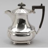 Kaffeekanne / Coffee pot England. Versilbert. Punzen: Herst.-Marke. H. 19 cm.