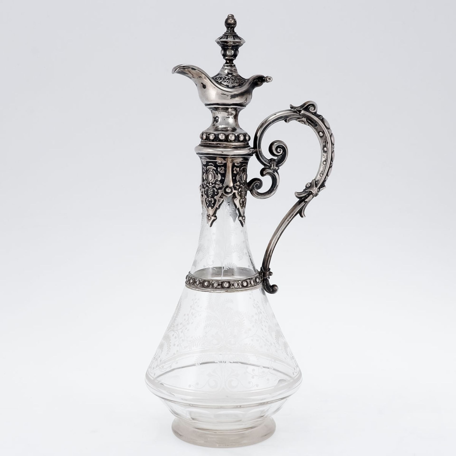 Historismus Karaffe Deutschland, um 1890. Silber. Glas. H. 34,8 cm. Gew.: 718 g (mit Glas). B