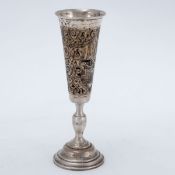 Vase mit Niellotechnik Moskau/Russland, um 1860. 84 Zolotniki. Punzen: Herst.-Marke, Stadt- u