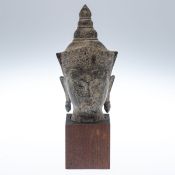 Gekrönter Buddha-Kopf Thailand, um