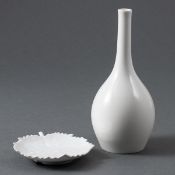 Vase Flaschenform und Blattschale