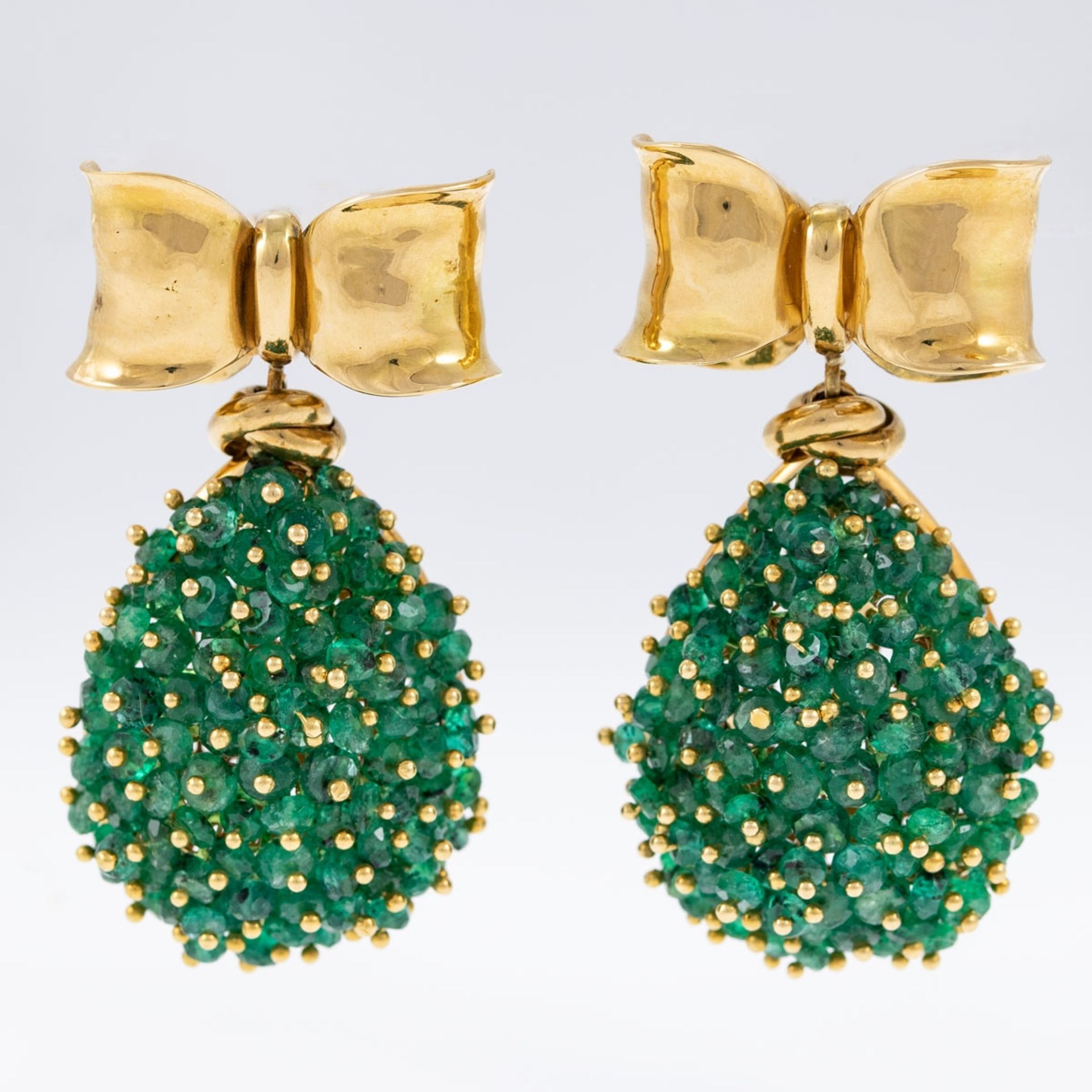 Paar ausgefallene Smaragd-Ohrringe mit