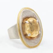 Designer-Ring mit einem großen Citrin