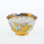 Koppchen mit Augsburger Goldmalerei. Meissen 1730/1735.