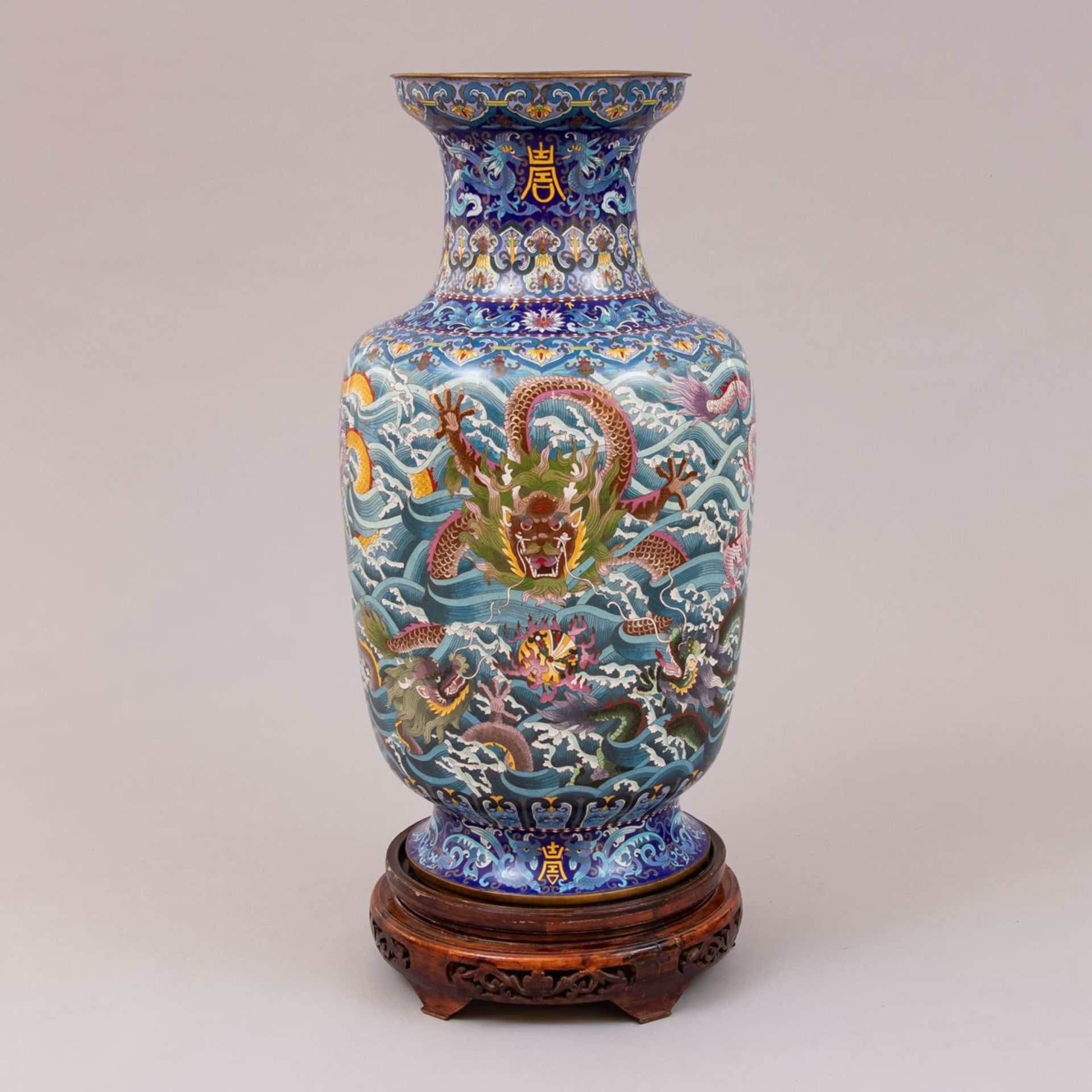 Palastvase, Cloisonné, China Mitte 20. Jahrhundert