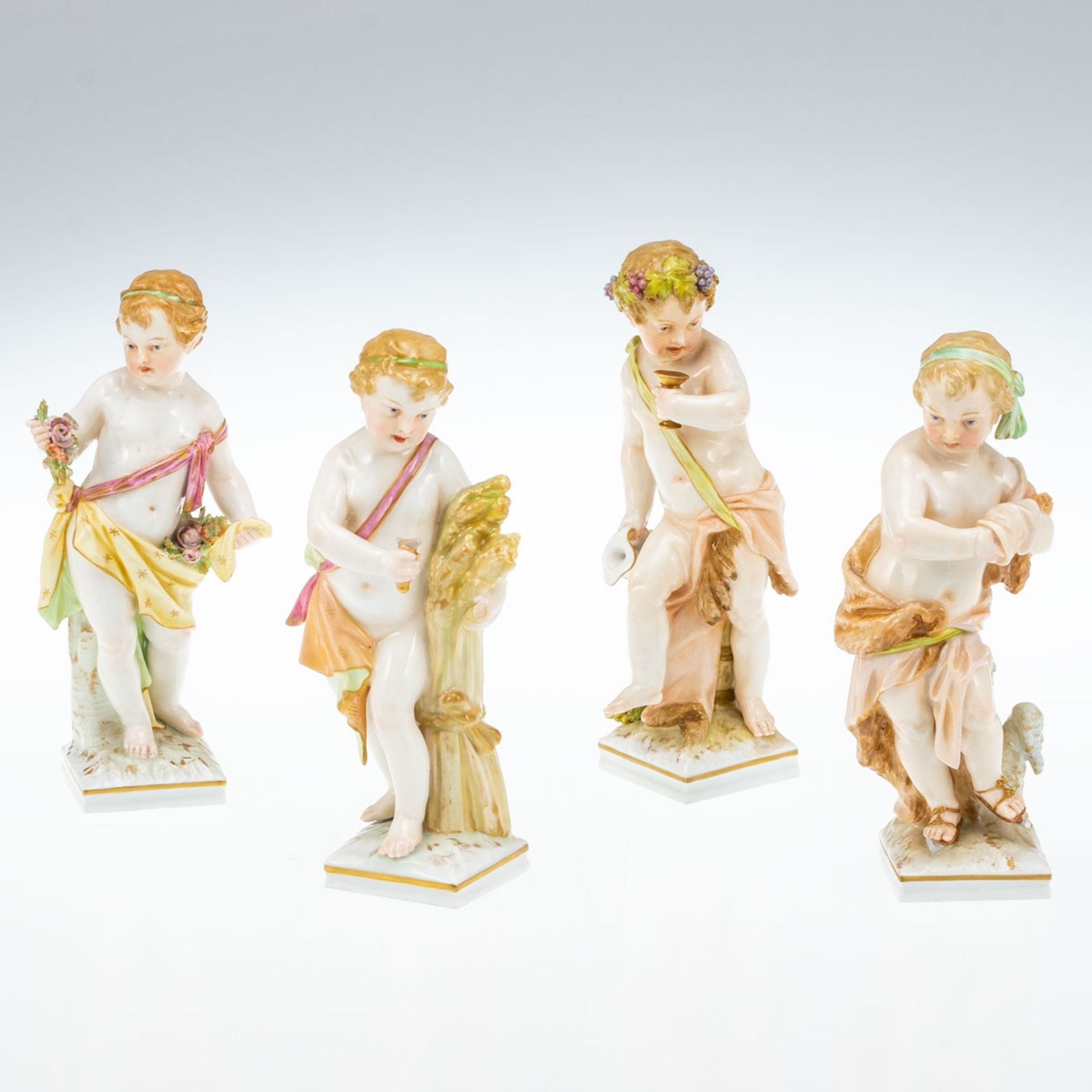 4 Figuren: Allegorien der Jahreszeiten: Frühling, Sommer, Herbst, Winter. KPM Berlin 1901-1921.