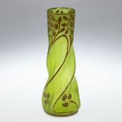 Jugendstil Vase. Grünes Glas. Um 1920.