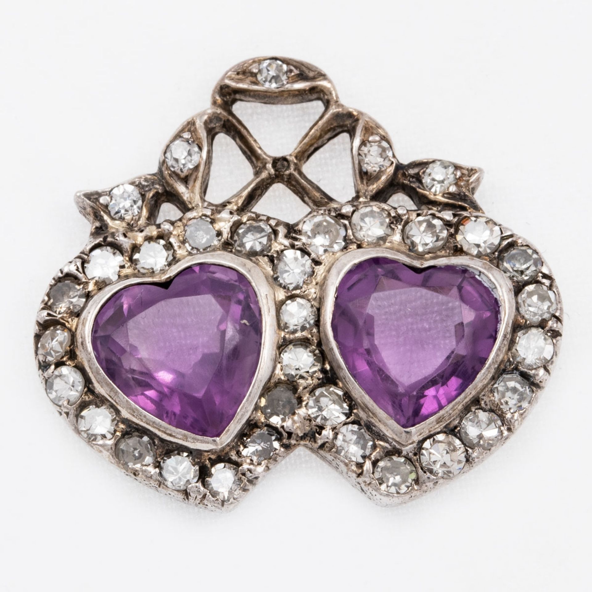 Romantischer Herz-Anhänger mit Amethysten und Diamanten