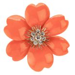 Van Cleef & Arpels Blütenbrosche «Rose de Noël» mit Midway Koralle