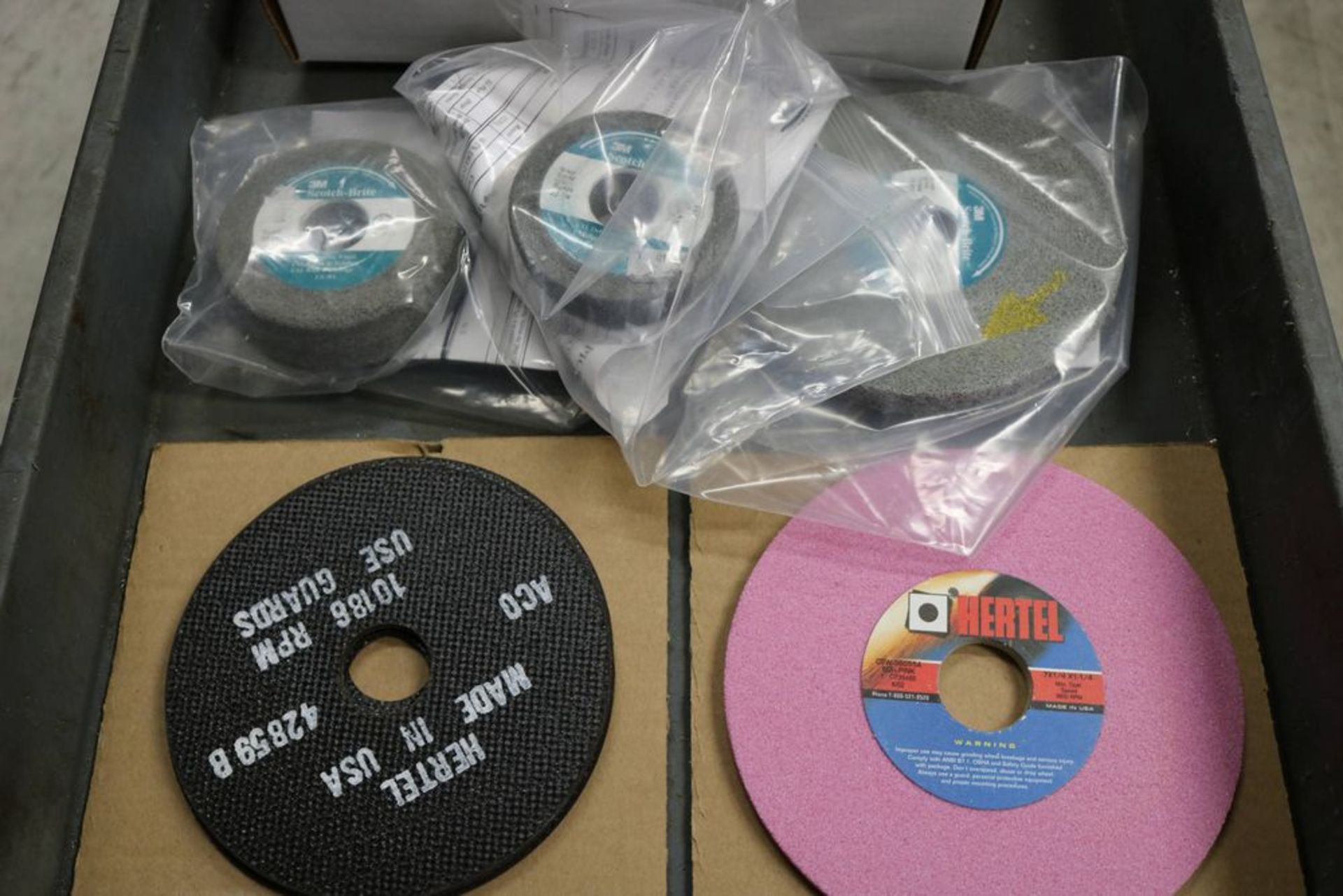 Box of Various Size Grinding Wheels and Cut off Wheels - Image 3 of 4