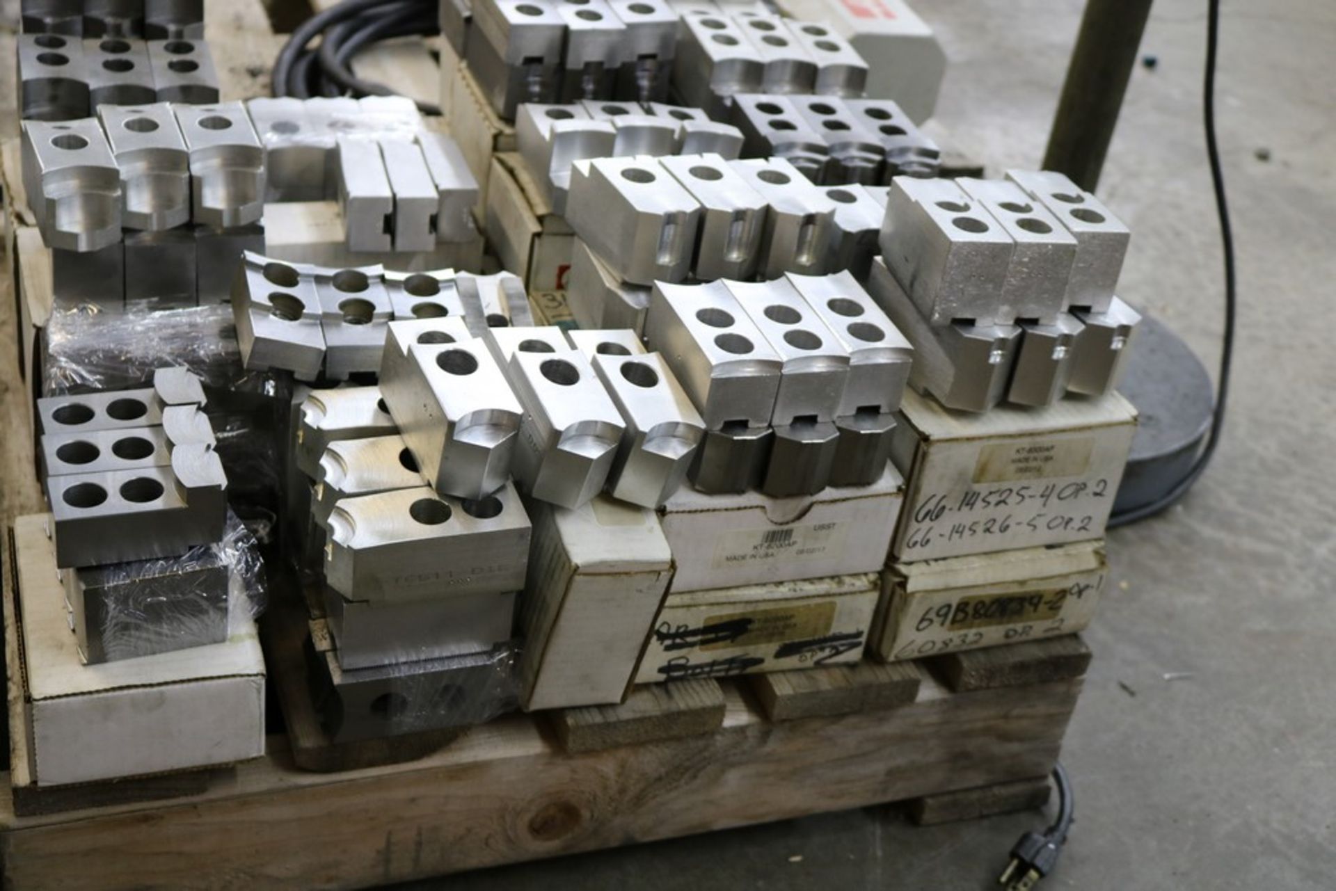 Pallet of Various Size Jaws, Aluminum and Steel, Used - Image 2 of 4