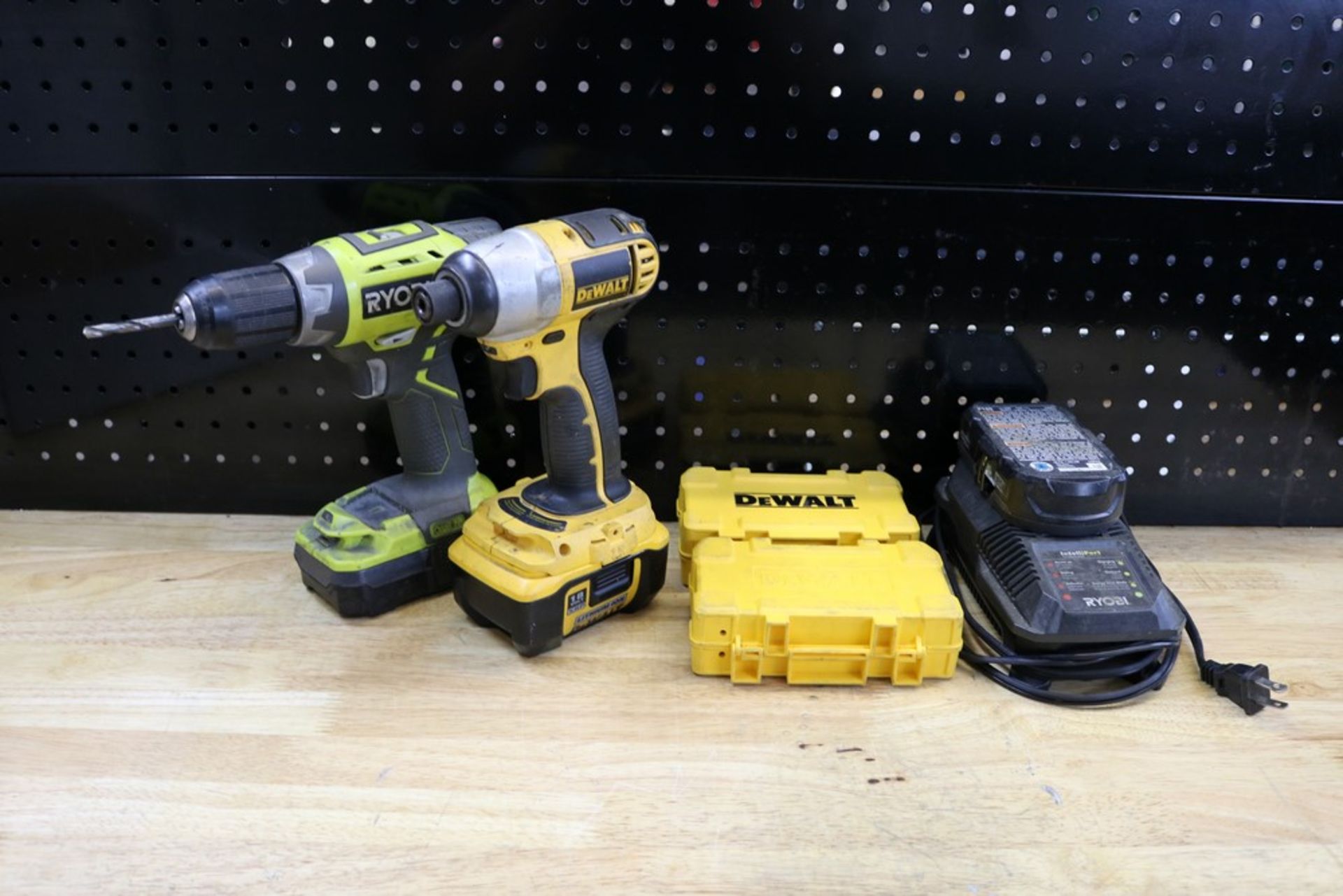 Ryobi Cordless Drill 16v with Charger and 18v DeWalt XRP Cordless Drill and (2) DeWalt Incomplete